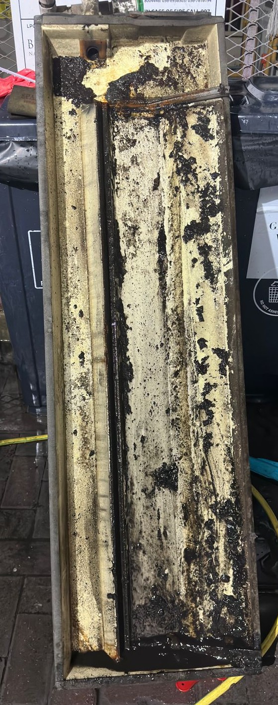 AC unit before deep cleaning